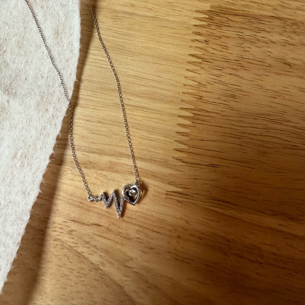 Diamonds in motion necklace